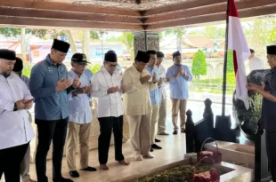Capres-Prabowo-AHY-Kunjungi-Makan-Soekarno