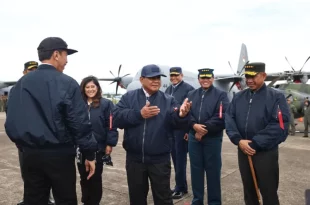 Jokowi-Prabowo-Penyerahan-Pesawat-Hercules