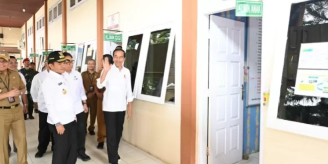 Presiden Joko Widodo meninjau fasilitas dan pelayanan kesehatan di Rumah Sakit Umum Daerah (RSUD) Sibuhuan, Kabupaten Padang Lawas, Provinsi Sumatra Utara, pada Jumat, 15 Maret 2024. Dok.(BPMI Setpres)