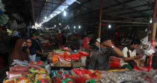 Pedagang di pasar tradisional. (Foto: Rakyat Merdeka)